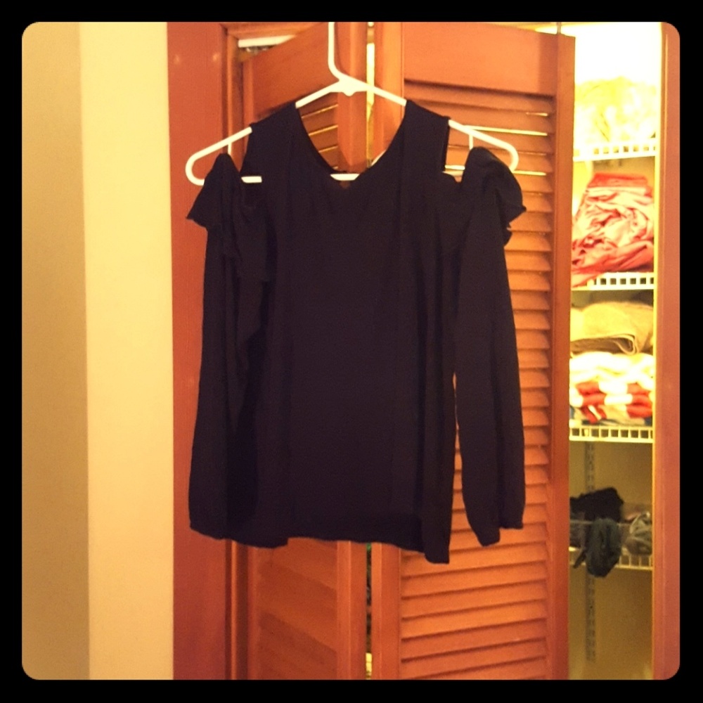 Long sleeve blouse with peekaboo shoulders